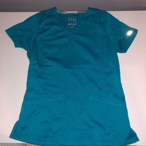 Woman’s edge scrub top